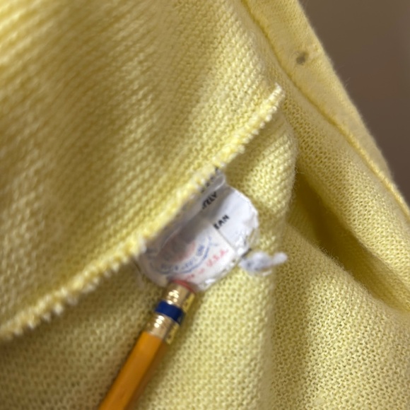 VINTAGE IZOD/Lacoste Yellow Cardigan Sweater Unisex Size L pre-owned. - Picture 5 of 8